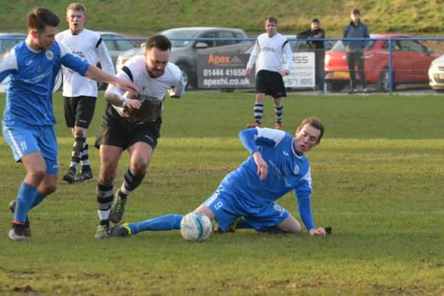 MOM Ryan Warwick wins the ball. Picture by Grahame Lehkyj