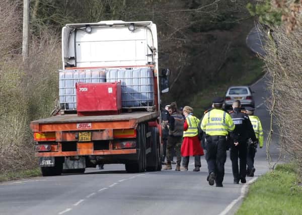 HORSE HILL FRACKING - LORRY ARRIVES AT RIG SUS-160302-160547001
