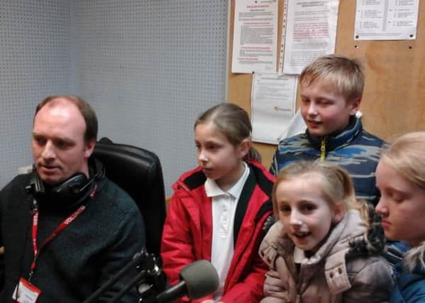 Polegate School pupils visit Radio DGH SUS-160125-090653001
