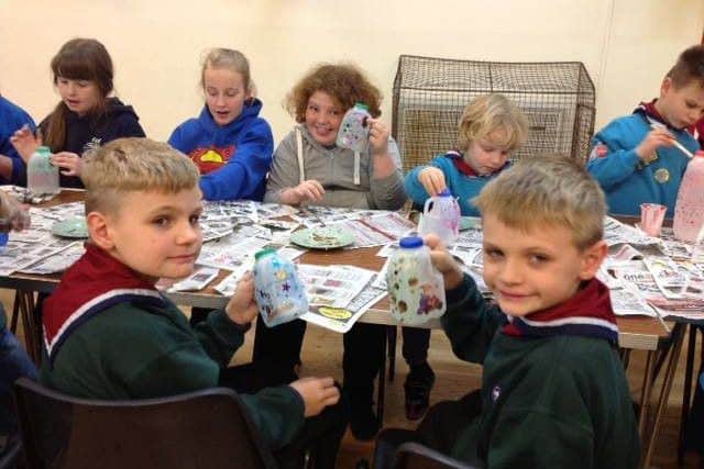 Scouts and other children making lanterns for the Christmas Extravaganza MXvQwqwHKgCveHQM_BY8