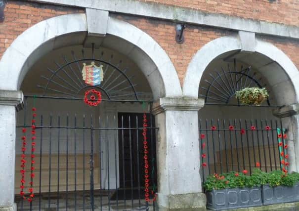 Rye Town Hall having been 'yarn bombed' with poppies SUS-141119-083157001