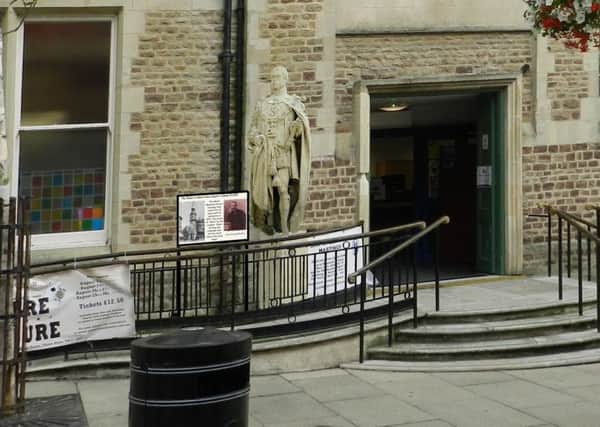 A mock-up of how the Prince Albert statue would look outside the town hall