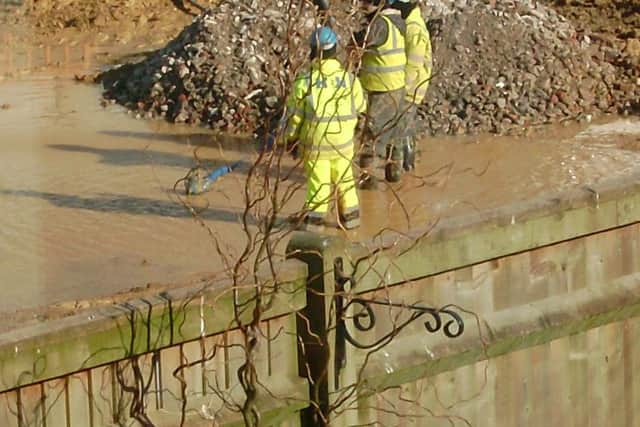 Workmen on the water-logged site. Photo by Robert Budgen