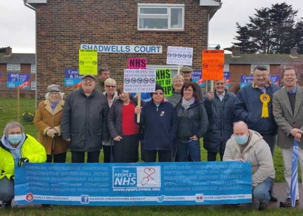 Residents and political representatives meet in Lancing SUS-160217-104336001