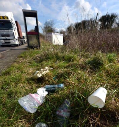 Road side rubbish Ashcombe roundabout SUS-160225-004349008