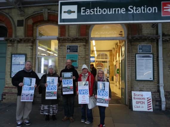 Activists from the Eastbourne People's Assembly raising awarness outside Eastbourne station SUS-160103-101857001