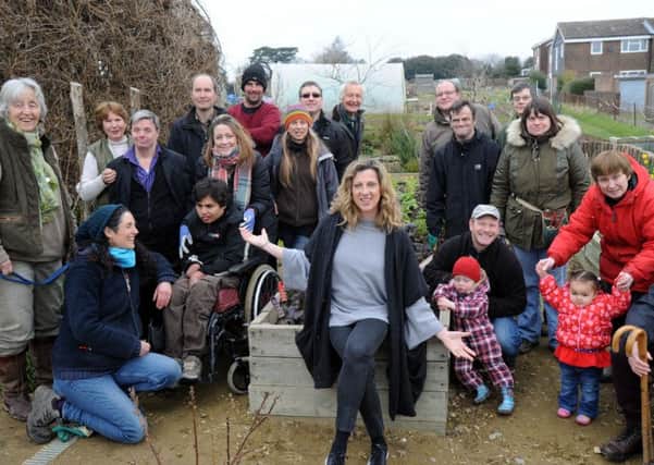Sally Gunnell, centre with the team from Petworth Commmunity Garden.ks16000588-5