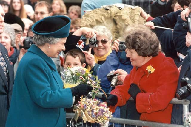Queen visits Burgess Hill 29th March 1999. Photograph by Steve Robards ENGSUS00120120314144219