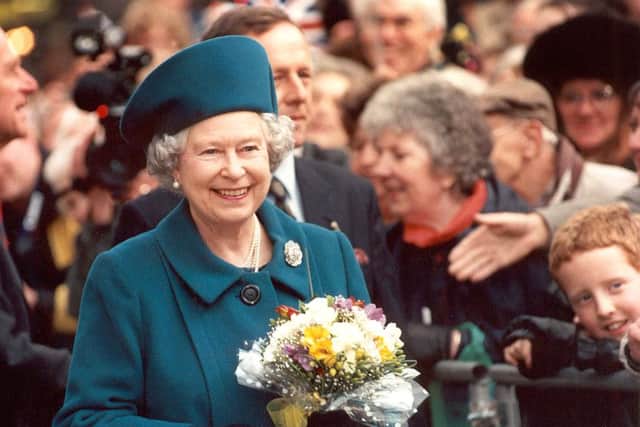 Queen visits Burgess Hill 29th March 1999. Photograph by Steve Robards ENGSUS00120120314144207