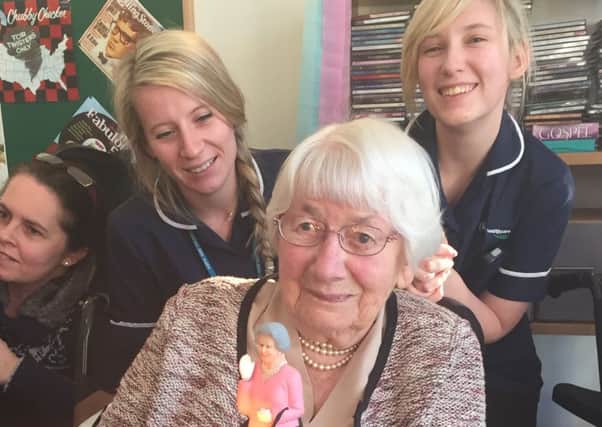 Kathleen Smart celebrates her 102nd birthday at Steyning SUS-160315-160130001