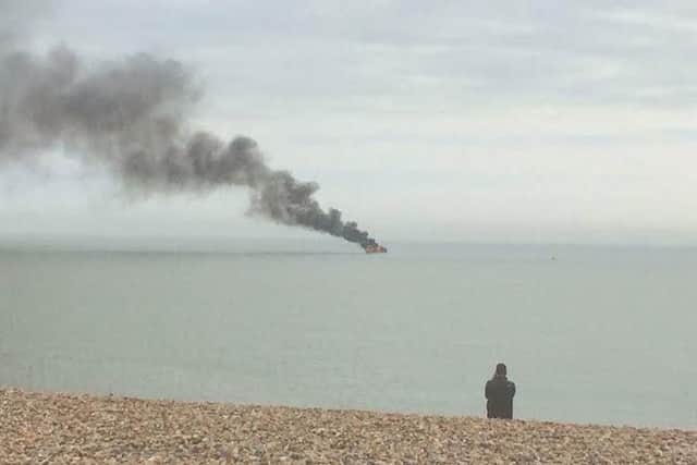 Boat fire seen from Eastbourne SUS-160321-132704001