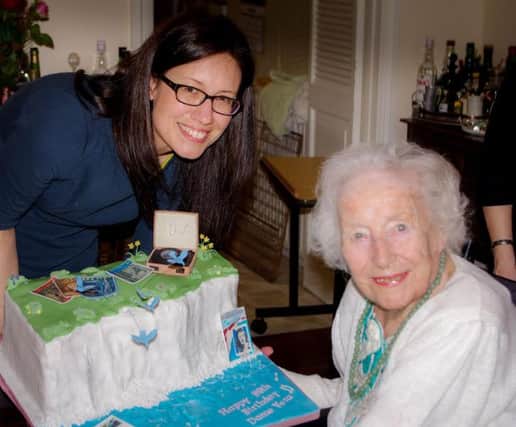 Dame Vera Lynn celebrates her 99th birthday with a specially-made cake SUS-160321-131842001