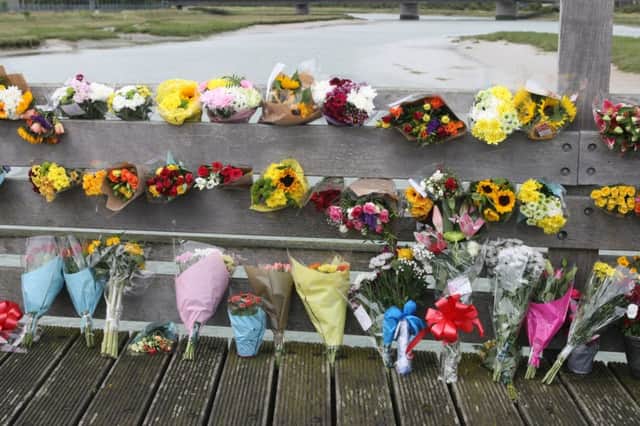 DM157402a.jpg Floral tributes on footbridge near Shoreham Airport following the plane crash. Photo by Derek Martin SUS-150824-194945008