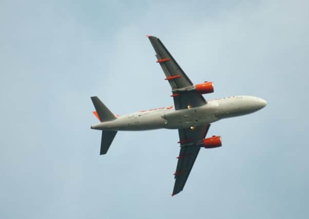 L12-537 EasyJet plane flying over Luton.
Sally-anne Stewart
JR 18
27.4.12 ENGPNL00120120427130204