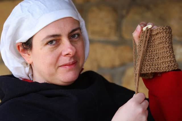 DM16114025a.jpg Medieval Midhurst tourist event. Georgina Hughes demonstrating Nal Binding, an early kind of knitting. Photo by Derek Martin SUS-160430-214318008