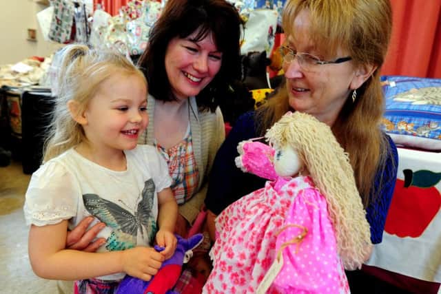 ks16000632-3 Bog West Meads Crafts phot kate
Helen Banham and her granddaughter Maisy, three, looking at a rag doll made by Alison Cook.ks16000632-3 SUS-160514-194539008