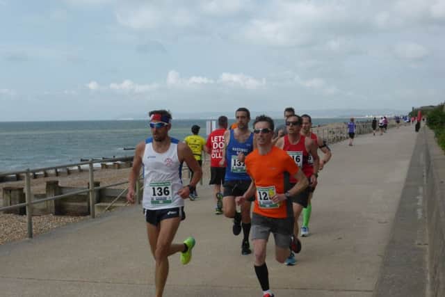 A group of six runners set the early pace (SUS-160518-155504002)