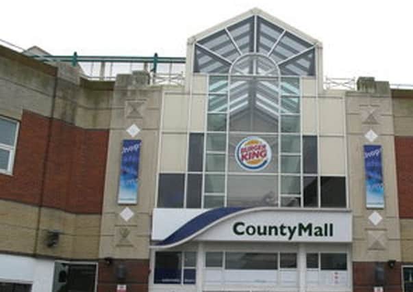 County Mall, Crawley SUS-150826-124800001