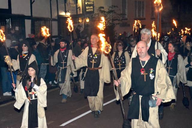 Robertsbridge Bonfire Society. Torchlight procession, bonfire and fireworks. November 21st 2015. SUS-151123-064627001