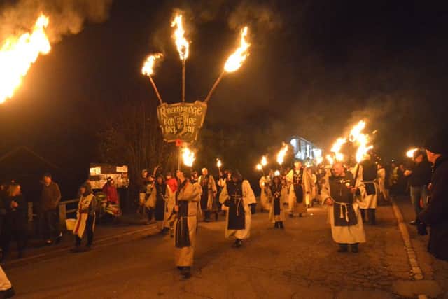 Robertsbridge Bonfire Society. Torchlight procession, bonfire and fireworks. November 21st 2015. SUS-151123-064425001