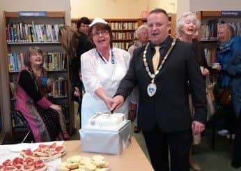 Library manager Jane Chilton and Littlehampton mayor Ian Buckland cutting the cake