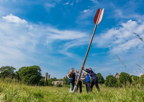 Giant arrow at the site of the Battle of Hastings SUS-160806-133142001