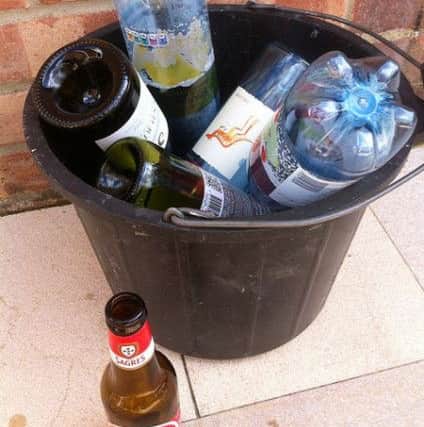 Clean bottles in bucket SUS-160617-101652001