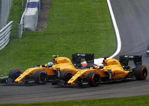 Jolyon Palmer (GBR) Renault Sport F1 Team RS16 and team mate Kevin Magnussen (DEN) Renault Sport F1 Team RS16 at the start of the race.
Austrian Grand Prix, Sunday 3rd July 2016. Spielberg, Austria.