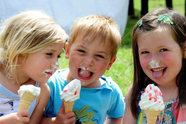 Young visitors enjoying their ice cream ks16000802-6