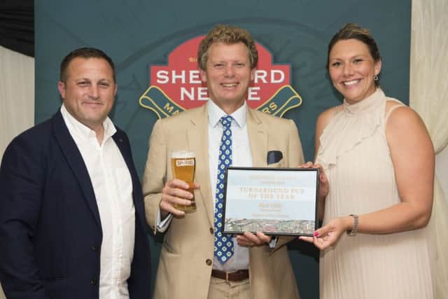 Landlords of the Red Lion, Chelwood Gate, Greg and Angelena Churcher with brewery boss Jonathan Neame SUS-160607-153851001