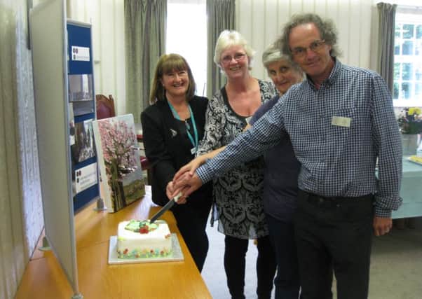 South East in Bloom Judges, a representative from Gatwick Airport (SEiB Sponsors) and Mrs Figg cut the celebratory cake