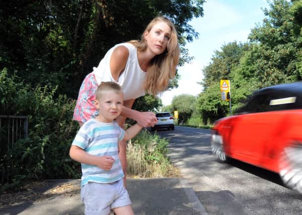 ks16000856-1 Chi Nth Mundham Road  phot kate

Amba Dixon and her son Logan, three, trying to cross the busy road at North Mundham.ks16000856-1

(Amber spelt correctly) SUS-160816-195835008