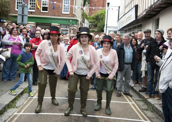 Hastings Old Town Carnival Week 2016. Seaboot Race. Photo by Frank Copper. SUS-160208-081959001