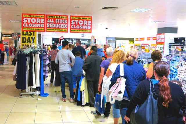 Shoppers bagging a bargain in the last day sales at BHS in Hastings. Photo by Michael Parmley SUS-160822-120355001