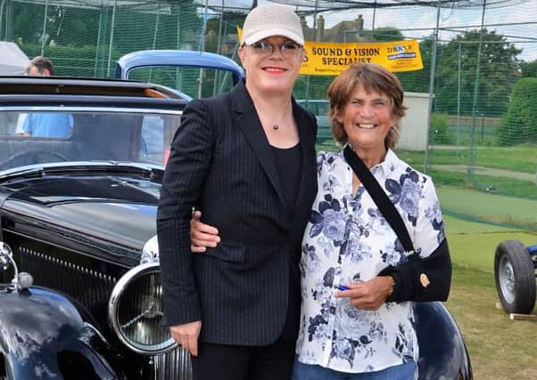 Eddie Izzard pictured with Bexhill 100 organiser Pauline Forward. Photo by Sid Saunders. SUS-160830-101707001