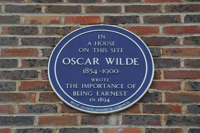 W33200H12 - W33203H12  Oscar Wilde  150812  LP

Oscar Wilde plaque, Esplanade House, The Esplanade, Worthing.