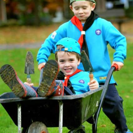 The gardeners of the Memorial Gardens, Beaver Scouts, parents and members of the Rotary Club, Lions Club and The Forget Me Not group are planting 3,000 crocus corms as part of the Rotary Purple4Polio campaign. Pic Steve Robards  SR1631730 SUS-161024-124217001