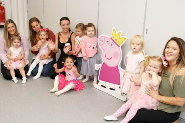 Posing with Peppa Pig DM16149296a