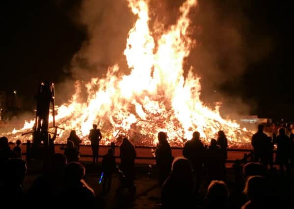 Littlehampton bonfire night SUS-161030-104239001