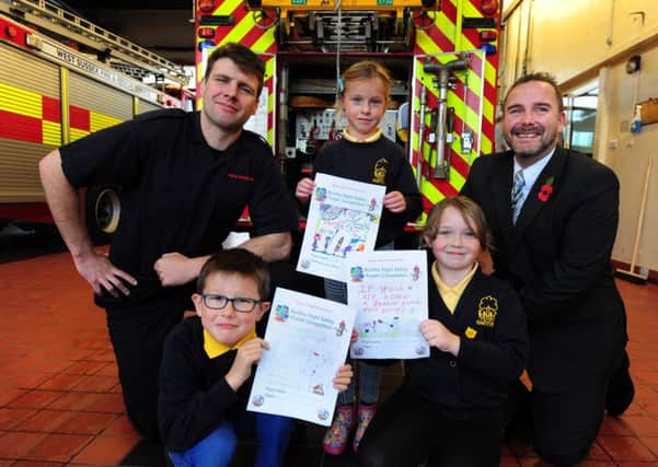 ks16001170-1 Bog Fire Barton Posters phot kate

First prize winners at Bognor Fire Station

(full caption to follow) SUS-160611-092216008
