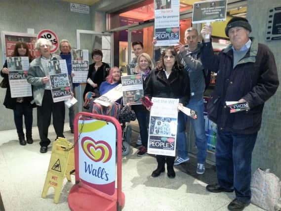 Demonstrators turned up at a screening of I, Daniel Blake to protest the current benefits system SUS-160711-125108001