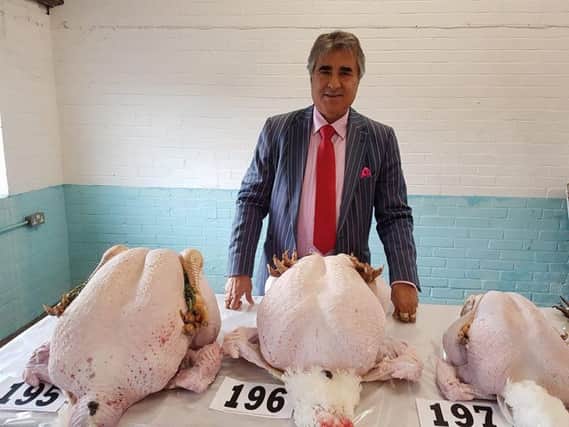 Sheikh Abid Gulzar with his 63 pound turkey SUS-161122-170332001