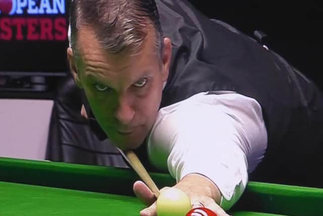 Mark Davis knocked in breaks of 89 and 107 in the two frames he won.