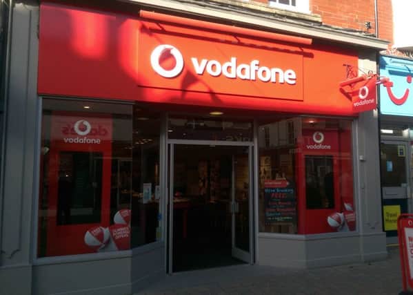 Vodafone store in Horsham SUS-161209-162437001