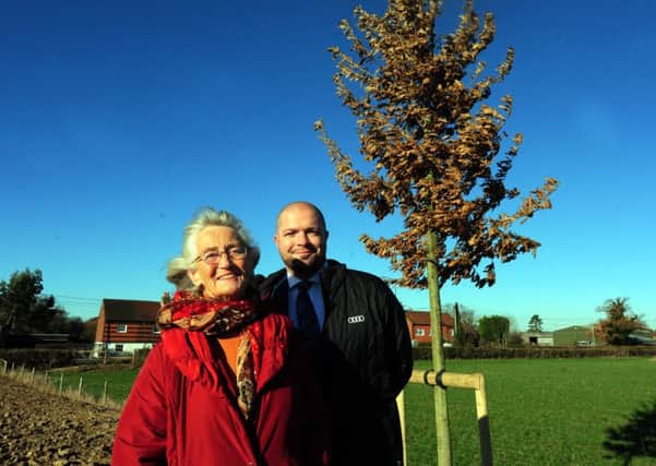 ks16001227-2 Five Oaks Oaks phot kate

Five Oaks resident Anne Stevenson and head of business at Harwood Luke Sanson with one of the newly planted trees.ks16001227-2 SUS-161128-163740008