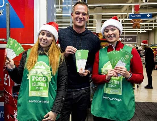 Peter Kyle MP at Tesco in Hove SUS-160512-130232001