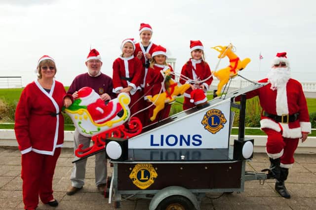 Bexhill Lions Club Santa Dash participants SUS-161213-141914001