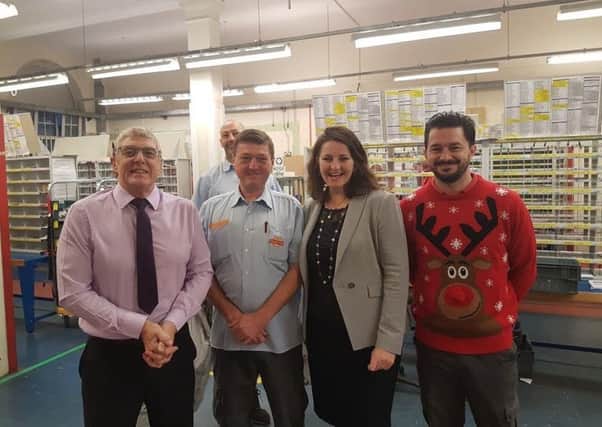 Caroline Ansell MP visits Post Office SUS-161221-112944001