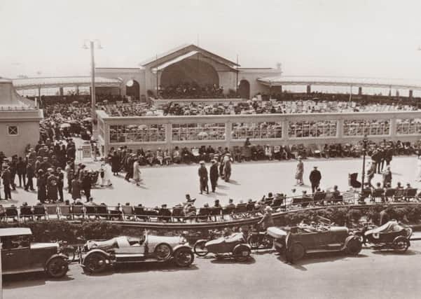A late 1920s view of the band enclosure, today the Lido. The new band enclosure was built in 19256 to replace the birdcage bandstand that had previously occupied the site. Three years later, the bandstand with the angular roof seen in this photograph was replaced by the circular bandstand that stands inside the Lido today