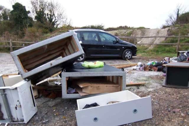 Fly tipping in Wilmington SUS-170124-125616001